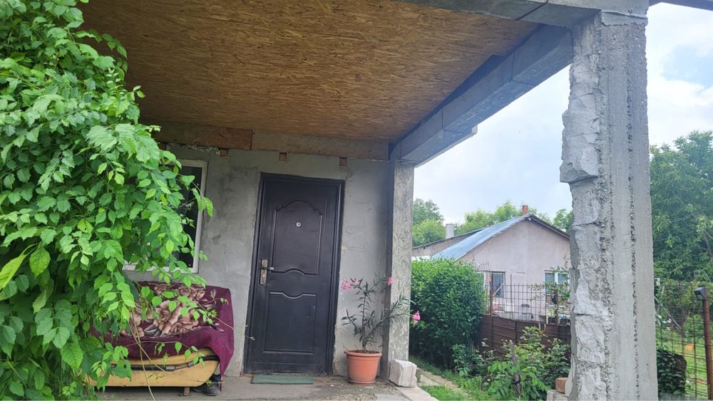 Casa curte petrechioaia surlari