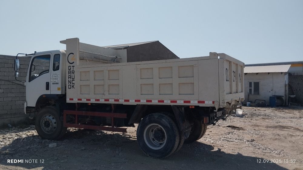 Lesbian pissing porno