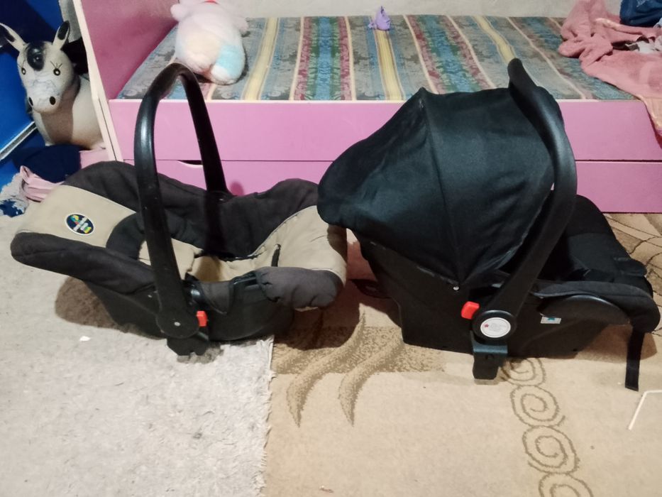 Продам 2 авто кресло