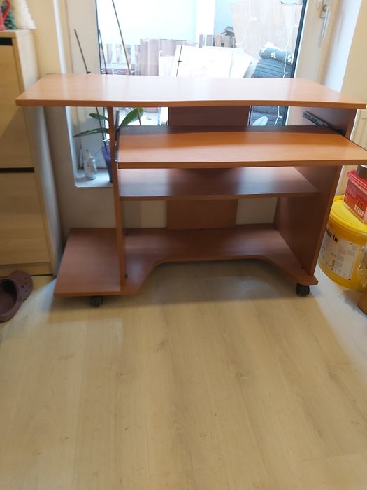 Mobila tv, birou cu scaun.