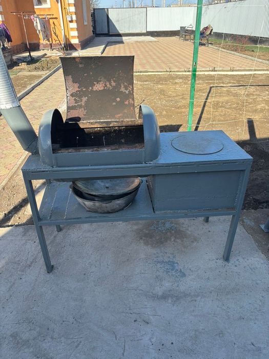 Продает барбекю-гриль