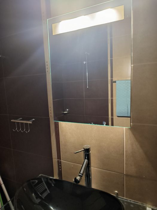 Стъклен умивалник /мивка с огледало