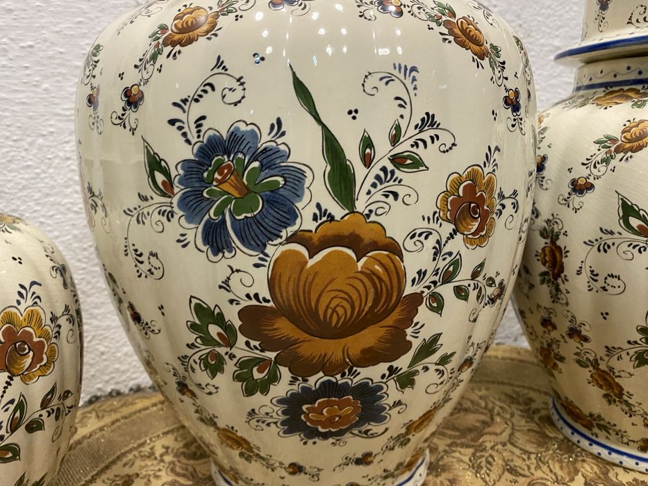 Холандскa порцелановa урнa делфт - вазa с капак урна 3 броя