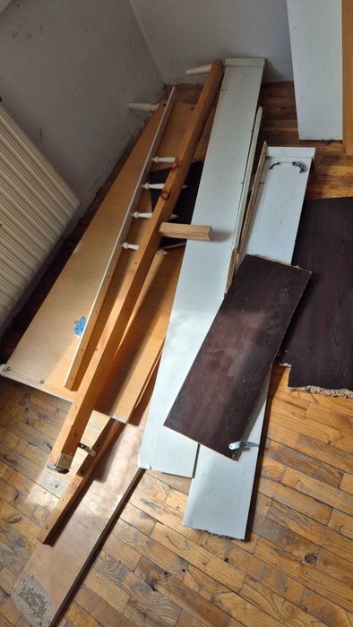 Безплатен дървен материал, плоскости от мебели За огрев