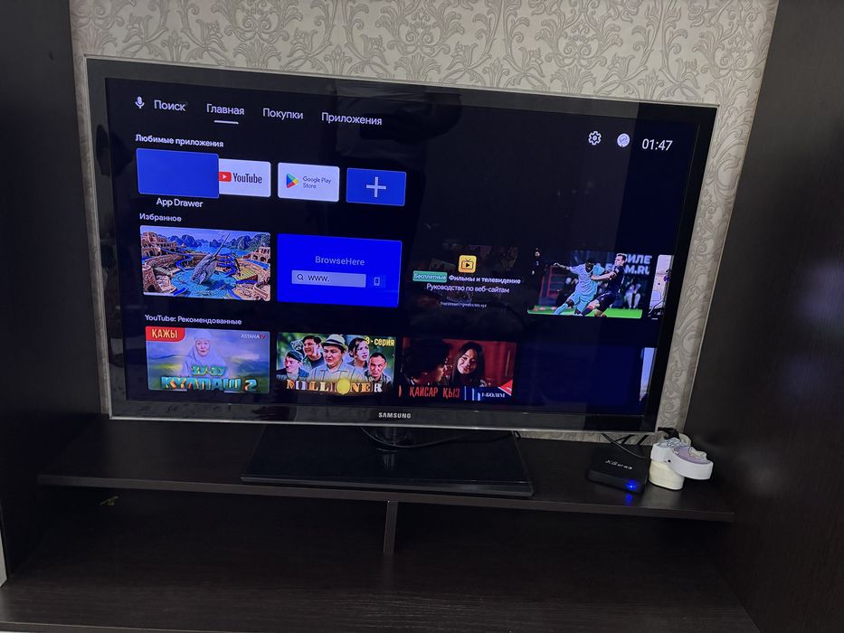 Телевизор и шкаф для гостиной