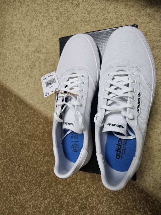 Кроссовки адидас белые