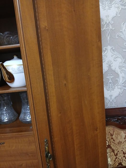 Гостиный сервант