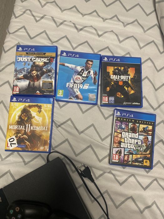 Ps 4 Slim cu 5 cv-ri de jocuri