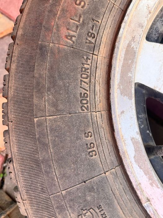 продаю шины для машин