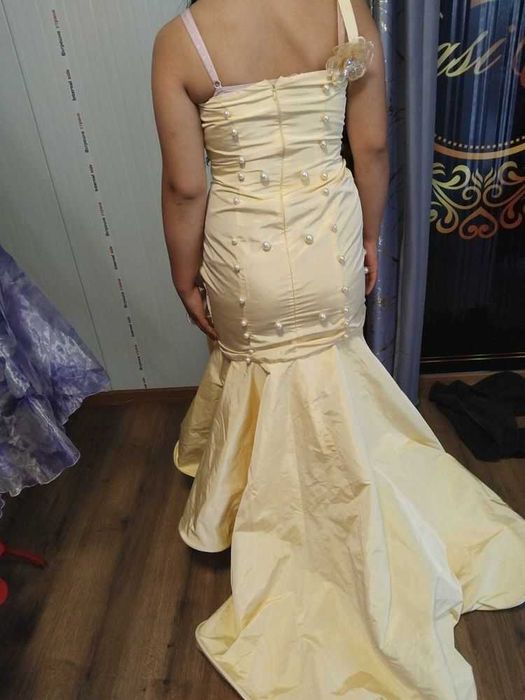 Официална рокля