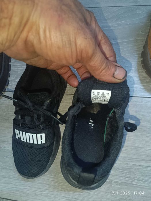 Детски ботушики на символична цена.