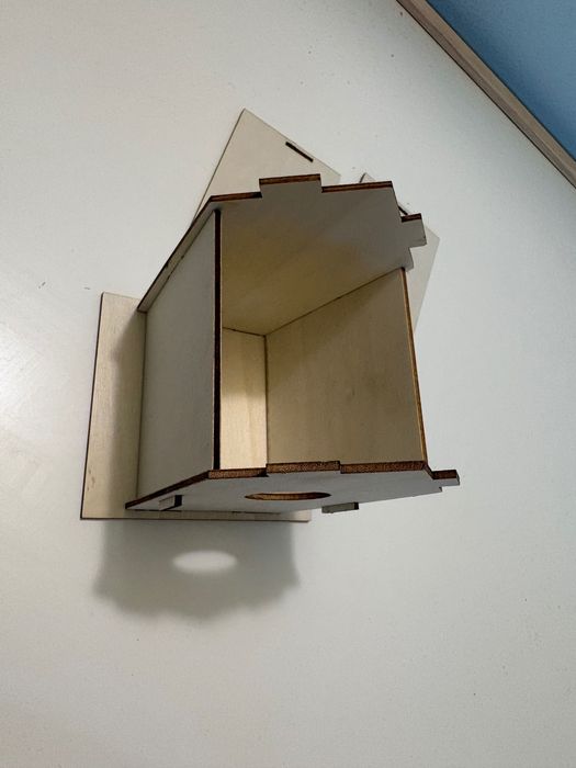 Дървена къщичка за сглобяване и оцветяване