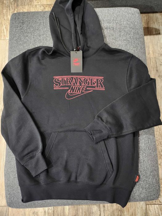 Нов суитчер Nike Stranger Things