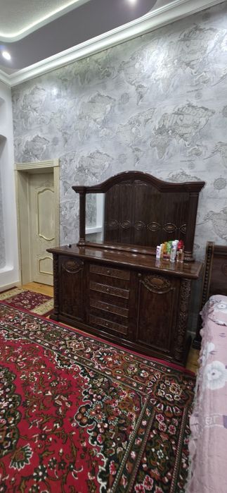 Спальный гарнитур сотилади.