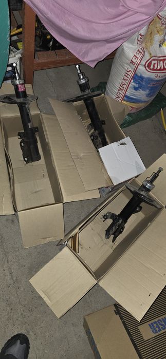 Амортизаторы KYB на камри 50.