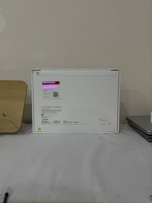 MacBook Pro 14 ( M5 chip 16Gb memory 512Gb storage ]