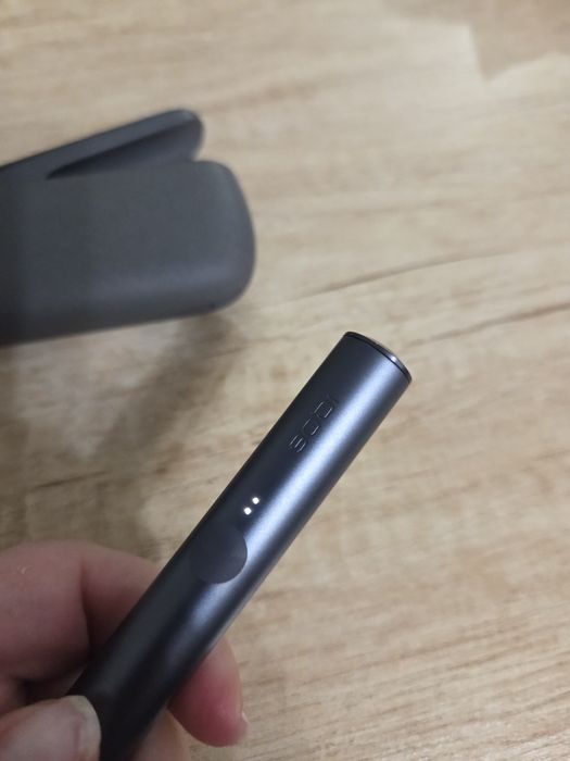 Iqos Iluma gri închis