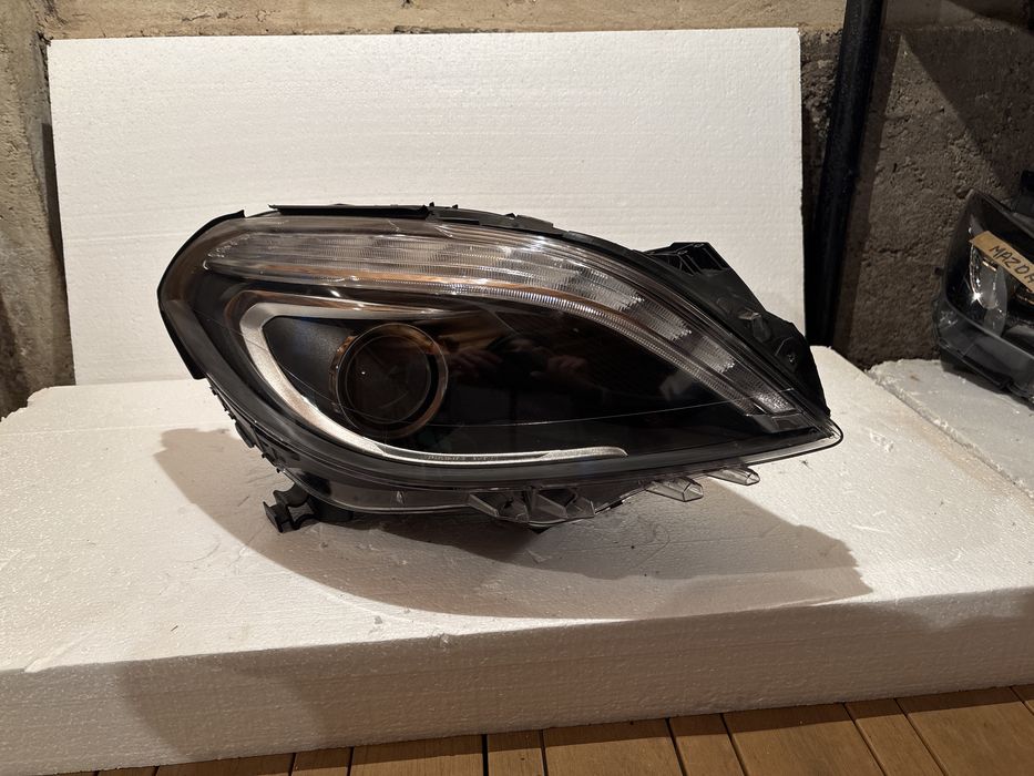 Десен фар Mercedes B-Class