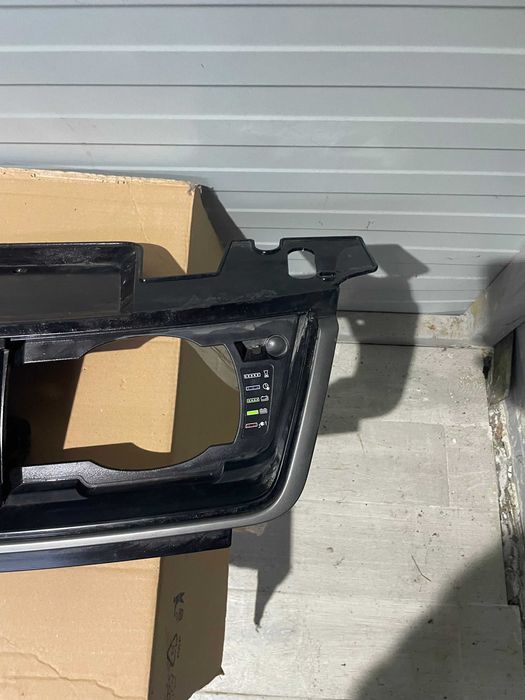 Grila centrala RANGE ROVER SPORT L494 hybrid An 2018-2023