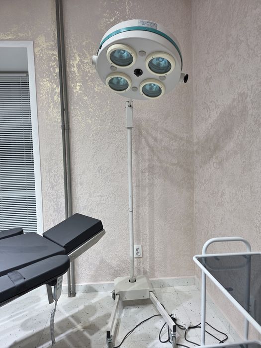 Продам медицинскую лампу