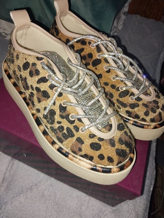 Продам обувь новая