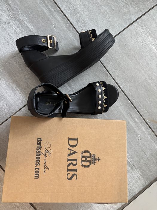 Сандали на платформа  Daris