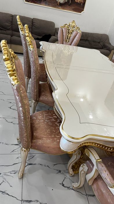 Продам гостиный стол со стульями