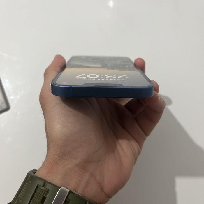 Продаю Iphone 13