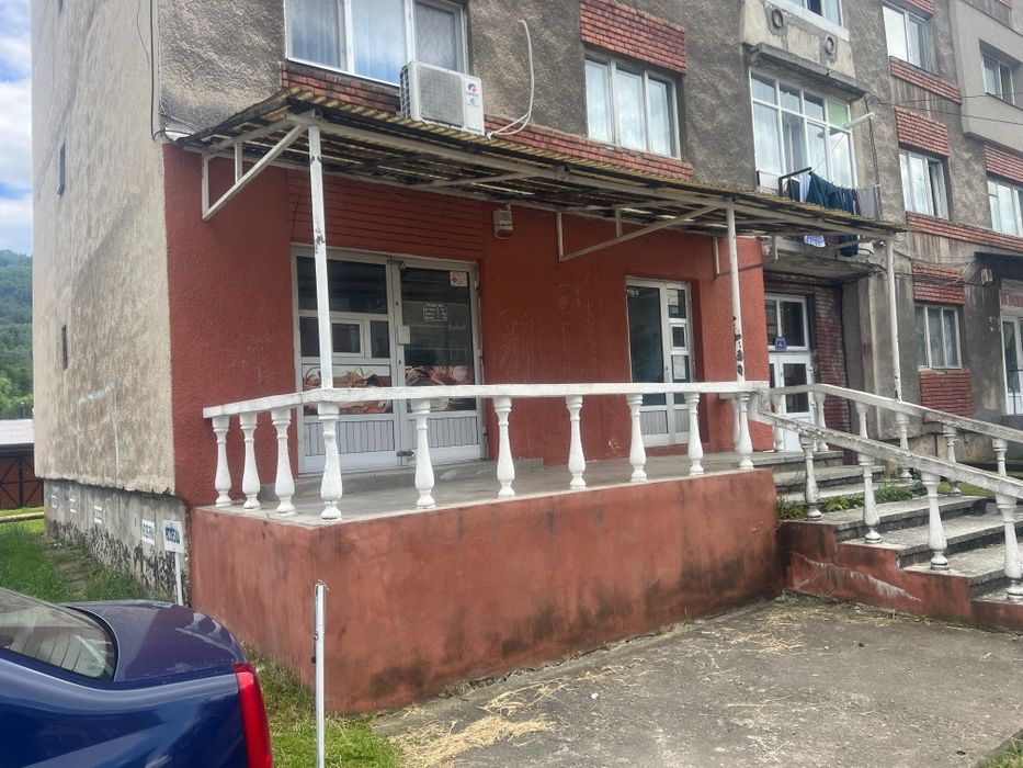 Apartament 3 camere de vânzare.