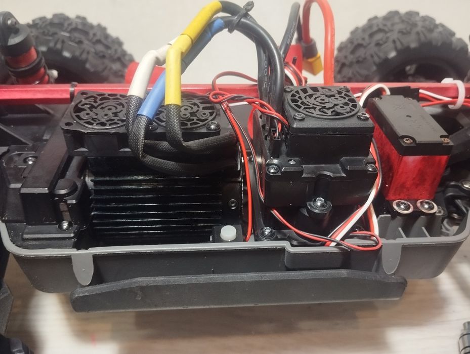 Радиоуправляемая машинка RC