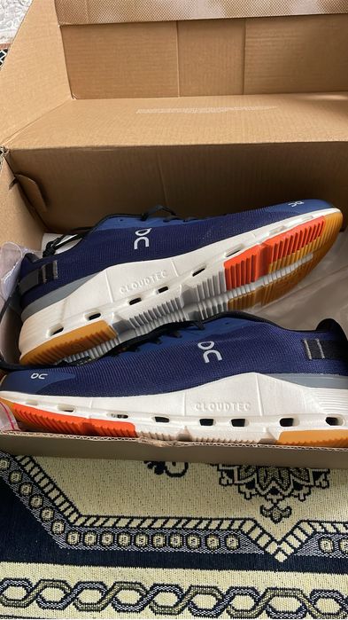 Кроссовки on cloud