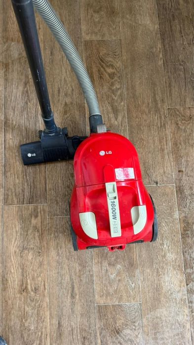 Продаю пылесос в отличном срстоянии