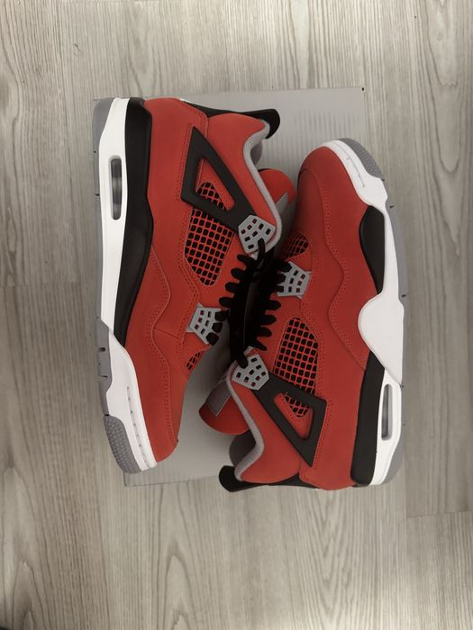 Jordan 4 fire red