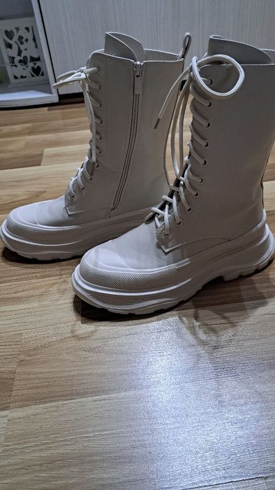 Кожени боти в бежов  цвят