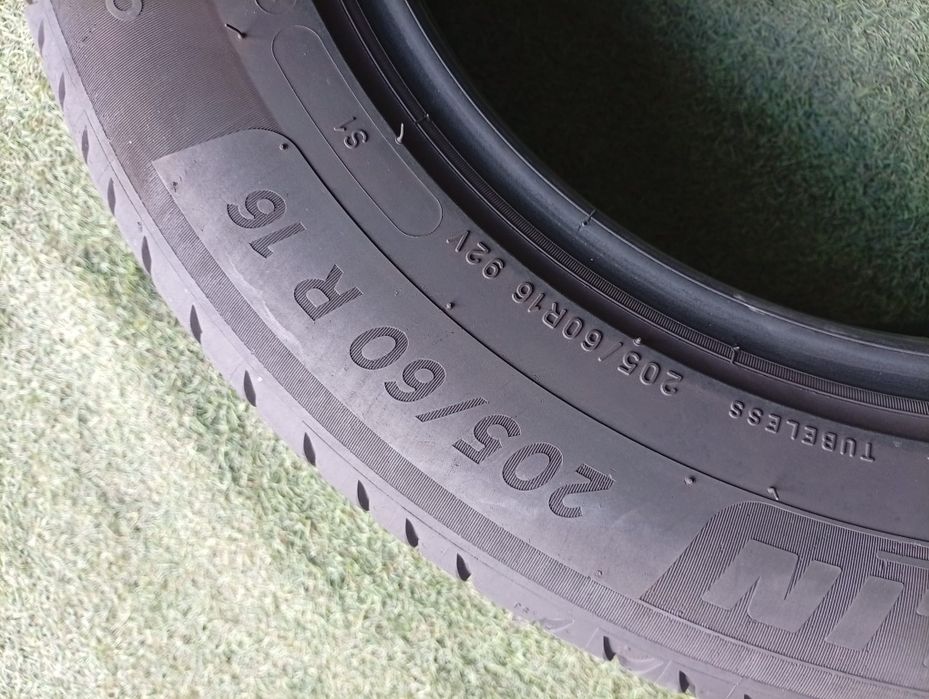 205 60 16 Michelin  80 lei bucata