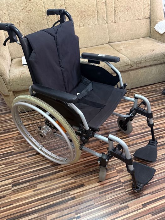 Scaun handicap dizabilitati batrani din aluminiu (ca nou)