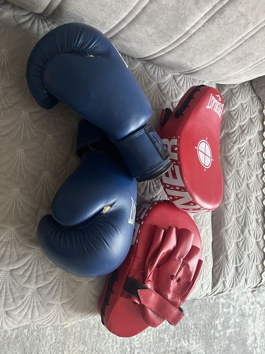 Продам перчатка и лапа боксерский