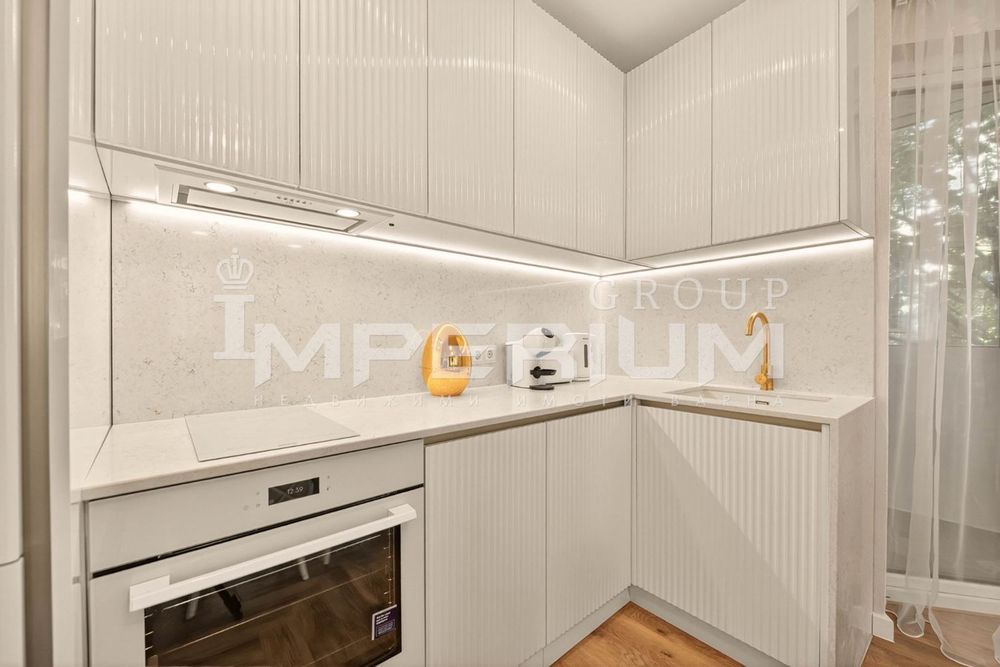 Дава се под наем Тристаен апартамент в Варна, Център - 100 кв.м за 1650 € - Снимка #5