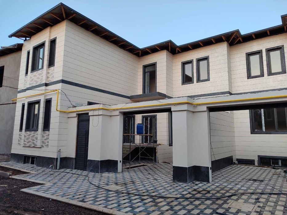 Hi-tech услубидаги  ёнма-ён 2 та бир хил коттедж ховли сотилади