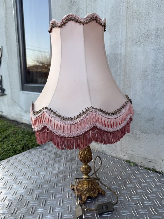 Ретро настолна лампа с платнен абажур – винтидж стил