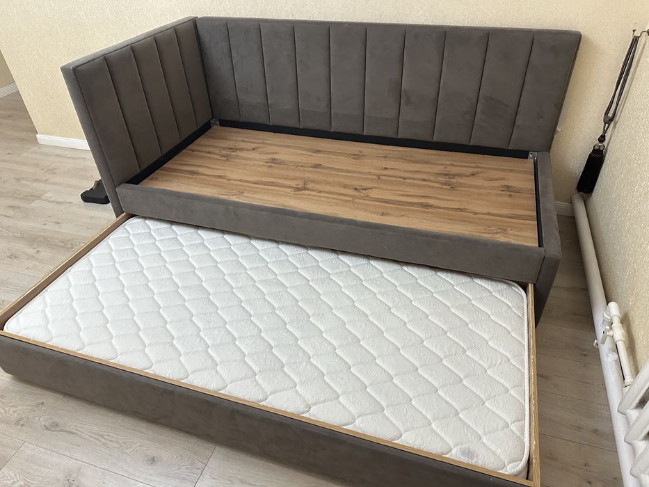 Кровать с выдвижным местом