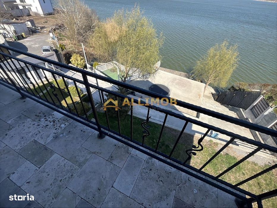 Eleganta la malul lacului- Vila premium cu ponton privat.