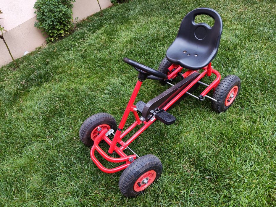 Cart cu pedale pentru copii cu varsta intre 2-6 ani,roti din cauciuc cu camera,scaun reglabil