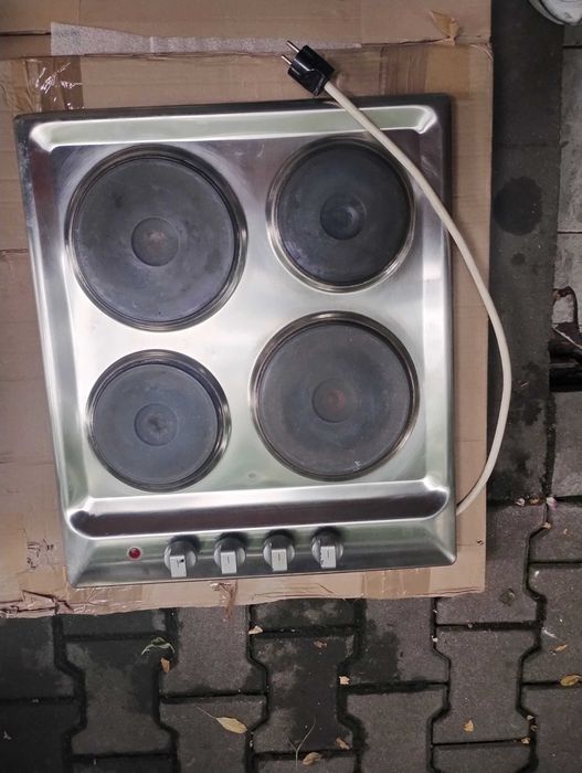 Кухненски плот с четири стандартни котлона, цвят Инокс Zanussi