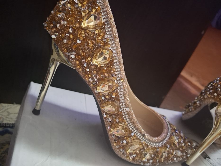 Pantofi  cu perle