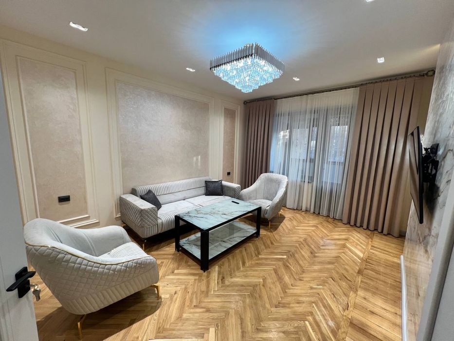 Сдам свою квартиру рядом с Цумом, в квартире всё Новое!!