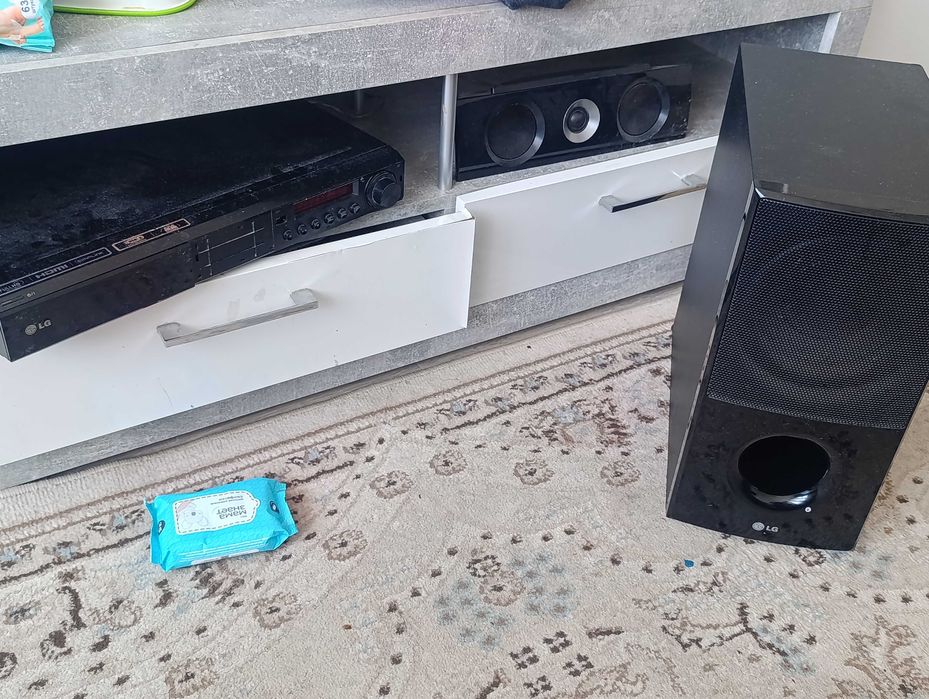 Dvd player, dolbi atoms