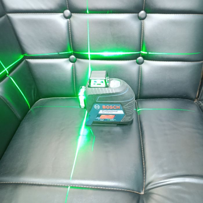 Лазерный уровен сотилади