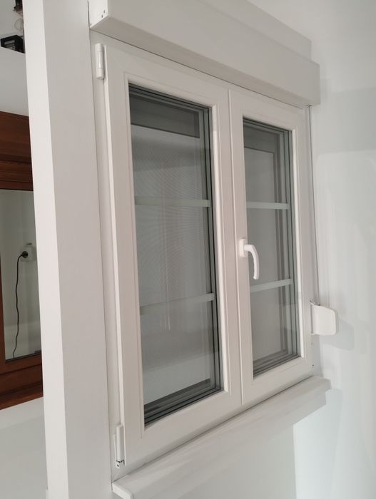 Rulouri manuale și electrice la comanda