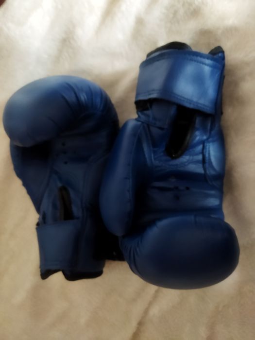 Продам боксерские перчатки